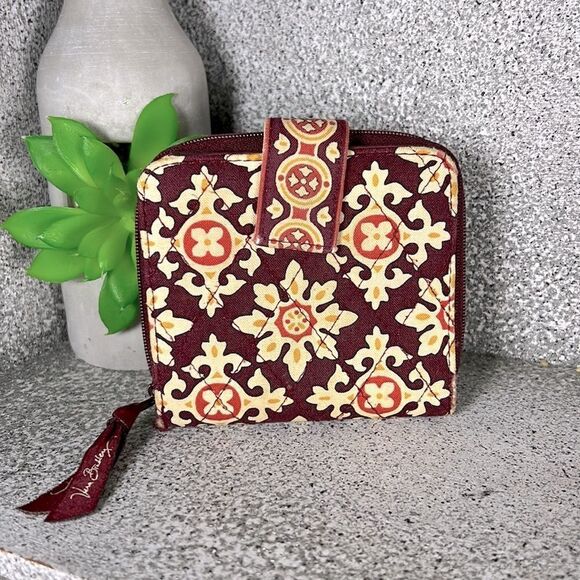 Vera Bradley Mini Medallion Zip Up Wallet - Picture 1 of 5
